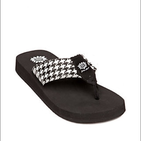 Yellow Box Shoes - 💗 Yellowbox 💗 Houndstooth Flip Flops